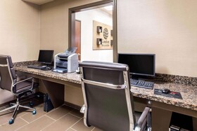 Comfort Inn & Suites IAH Bush Airport - East