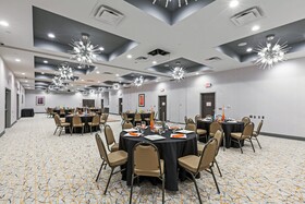 Holiday Inn Houston Northeast Bush Airport