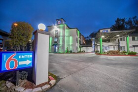 Motel 6 Humble, TX - Houston International Airport