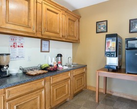 Rodeway Inn & Suites