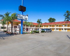 Rodeway Inn & Suites