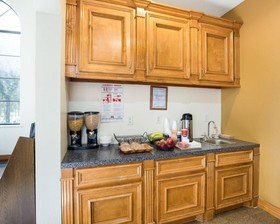 Rodeway Inn & Suites
