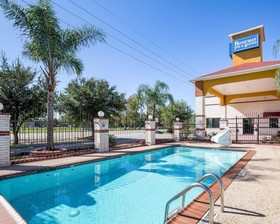 Rodeway Inn & Suites