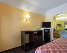 Rodeway Inn & Suites