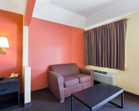 Rodeway Inn & Suites