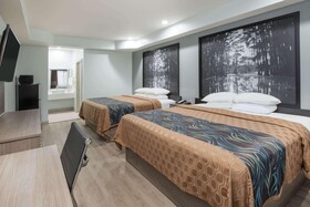Super 8 by Wyndham Humble/Fallcreek/Houston
