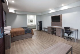 Super 8 by Wyndham Humble/Fallcreek/Houston