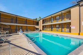 Econo Lodge Huntsville University Area