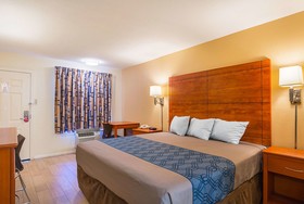 Econo Lodge Huntsville University Area
