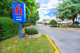 Motel 6 Huntsville