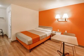 Motel 6 Huntsville