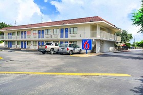 Motel 6 Huntsville