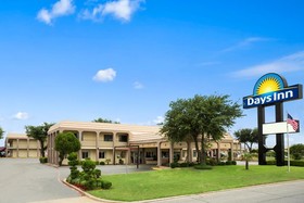 Days Inn by Wyndham Dallas Irving