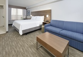 Holiday Inn Express & Suites Irving Conv Ctr - Las Colinas
