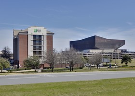 Holiday Inn Express & Suites Irving Conv Ctr - Las Colinas