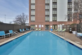 Holiday Inn Express & Suites Irving Conv Ctr - Las Colinas