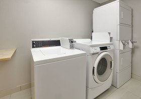 Holiday Inn Express & Suites Irving Conv Ctr - Las Colinas