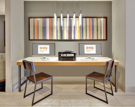 Holiday Inn Express & Suites Irving Conv Ctr - Las Colinas