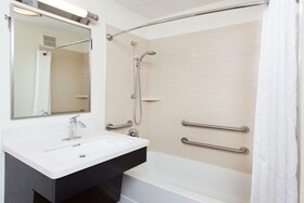 Sonesta Simply Suites Dallas Las Colinas