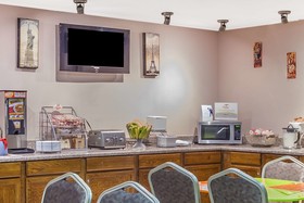 Super 8 by Wyndham Irving DFW Airport/South