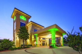 La Quinta Inn & Suites by Wyndham Jacksonville TX