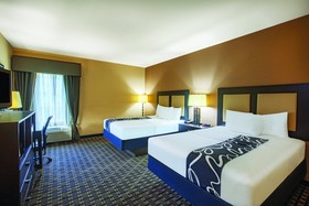 La Quinta Inn & Suites by Wyndham Jacksonville TX