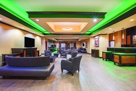 La Quinta Inn & Suites by Wyndham Jacksonville TX
