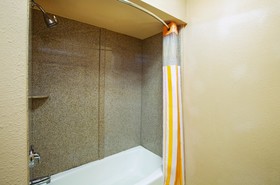 La Quinta Inn & Suites by Wyndham Jacksonville TX