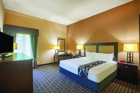 La Quinta Inn & Suites by Wyndham Jacksonville TX