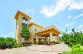 La Quinta Inn & Suites by Wyndham Jacksonville TX