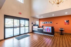Motel 6 Jourdanton