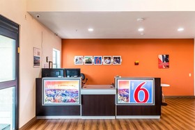 Motel 6 Jourdanton