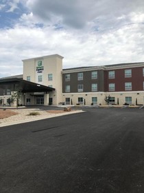 Holiday Inn Express & Suites Junction