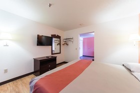 Motel 6 Junction