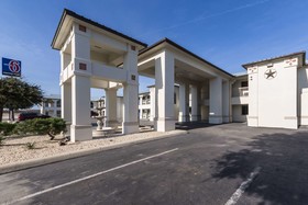 Motel 6 Junction