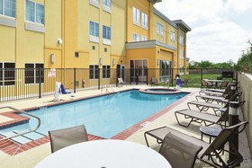La Quinta Inn & Suites by Wyndham Karnes City - Kenedy