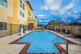 La Quinta Inn & Suites by Wyndham Karnes City - Kenedy