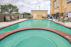 La Quinta Inn & Suites by Wyndham Karnes City - Kenedy
