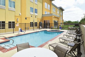 La Quinta Inn & Suites by Wyndham Karnes City - Kenedy
