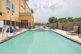 La Quinta Inn & Suites by Wyndham Karnes City - Kenedy