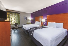 Palacio Royale Inn Signature