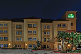 Palacio Royale Inn Signature