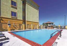 Palacio Royale Inn Signature