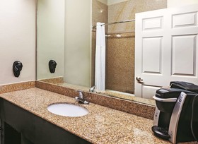 Palacio Royale Inn Signature