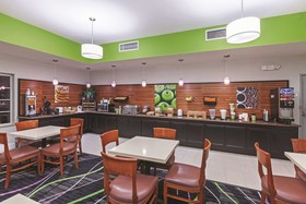 Palacio Royale Inn Signature