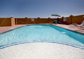 Holiday Inn Express & Suites Kingsville