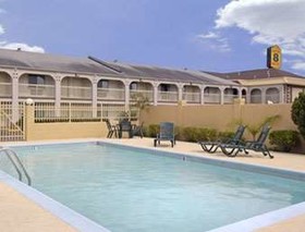 Super 8 by Wyndham Kingsville