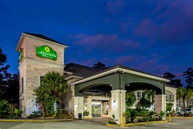 La Quinta Inn & Suites by Wyndham Kingwood Houston IAH Airpt