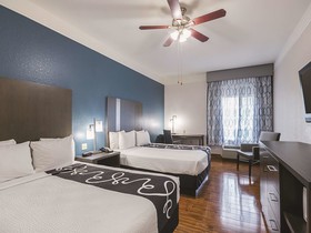 La Quinta Inn & Suites by Wyndham Kingwood Houston IAH Airpt