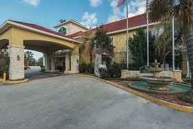 La Quinta Inn & Suites by Wyndham Kingwood Houston IAH Airpt